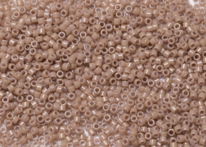 Бисер Япония MIYUKI Delica цилиндрический 11/0 5 г DB2105 бежевый непрозрачный прочное покрытие